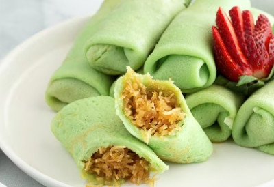 ЕГЗОТИЧНЕ ЗЕЛЕНЕ ПАЛАЧИНКЕ МОЖЕТЕ НАПРАВИТИ И САМИ Комбинација кокоса и спанаћа звучи чудно, али укус је невероватан