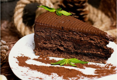 Иду само два јаја! ЧУВЕНА „ШЕРПА ТОРТА“ је пуна чоколаде и ораха, СОЧНА и невероватно издашна