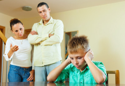 РОДИТЕЉИ ЋЕ БИТИ ПОД КОРЕКТИВНИМ НАДЗОРОМ! Спрема се нови закон у Србији који уводи строга правила, да ли је КРАЈ ШАМАРИМА?