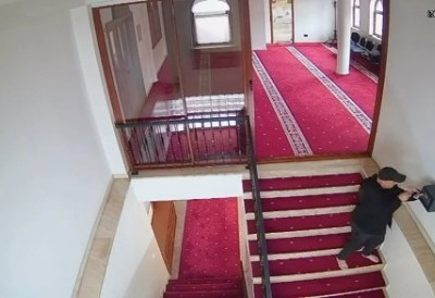 Кренули рано ујутро, завршили касно у ноћ! СЕРИЈА ПЉАЧКИ, ПОЛИЦИЈА НА НОГАМА: Током 24 сата ОПЉАЧКАНЕ ЧАК ТРИ ЏАМИЈЕ у Санџаку! Ево шта су ЛОПОВИ однети