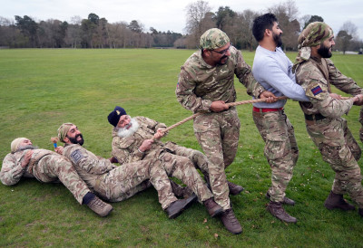 ОЗБИЉНА ВОЈСКА, ОЗБИЉНИ ПРОБЛЕМИ Начелник британског Генералштаба забринут за сигурност жена у оружаним снагама “МАНОСФЕРА ПОДСТИЧЕ МИЗОГИНИЈУ У ВОЈСЦИ“