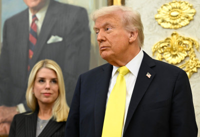 НИЈЕ БИО ЗАДОВОЉАН РАДОМ Трамп сменио државну тужитељку Пам Бонди ЕВО КО ДОЛАЗИ НА ЊЕНО МЕСТО