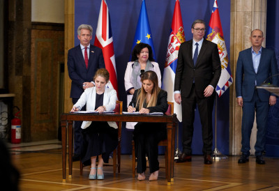 ПАЦИЈЕНТИ ДОБИЈАЈУ ДЕСЕТ ИНОВАТИВНИХ ЛЕКОВА ЗА ЛЕЧЕЊЕ РАКА Србија и Британија преко АстраЗенеке поново удружиле снаге