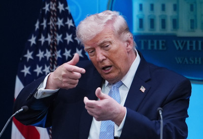 „Идеја је да Сједињене Државе зарађују на бродовима“ ТРАМП ПОРУЧИО ИРАНЦИМА: Не би требало да наплаћујете таксе танкерима за пролаз кроз Ормуз БОЉЕ ДА ТО НЕ РАДИТЕ