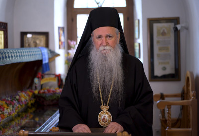 МИТРОПОЛИТ ЈОАНИКИЈЕ ПОРУЧУЈЕ: Светлост Васкрсења нас вечно греје, човек је биће за вечни живот