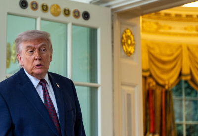 (ФОТО, ВИДЕО) ТРАМП ПРЕДСТАВИО СЕБЕ КАО ИСУСА, ПА ОБРИСАО ОБЈАВУ Бура због АИ фотографије америчког председника