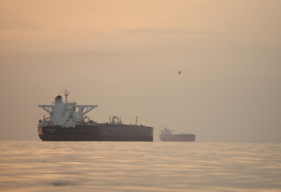 ОРМУСКИ МОРЕУЗ ПОНОВО ЗАТВОРЕН Иран прети нападима, Трамп хитно окупио саветнике