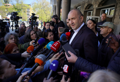 РУМЕН РАДЕВ УПУТИО ПОРУКУ НАКОН БУГАРСКИХ ИЗБОРА Радићемо на формирању стабилне већине, нови избори били би катастрофа