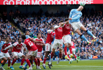 СИТИ „ЗАКУВАО“ ТРКУ ЗА ТИТУЛУ: Халанд срушио Арсенал, Ван Дајк у 100. минуту за тријумф у дербију Ливерпула