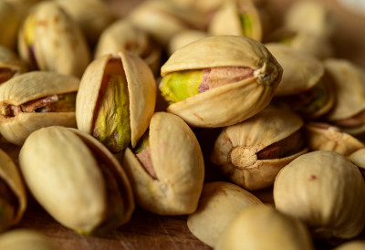 ЦЕНА ПИСТАЋА СКОЧИЛА У НЕБЕСА: Рат у Ирану и популарност Дубаи чоколаде дигли му вредност на ЗЛАТНЕ ВИСИНЕ