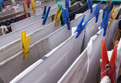 ШТА МИСЛИТЕ КАКО СЕ У МАНАСТИРИМА ПЕРЕ ВЕШ Монахиње уместо агресивне хемије користе састојак од 50 динара