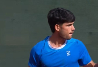 АЛКАРАЗ СЕ ПОВУКАО СА ТУРНИРА У БАРСЕЛОНИ: Шпанац повредио десни зглоб