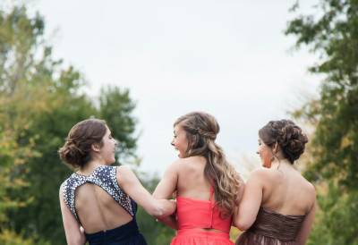 ОВОГОДИШЊЕ ПРОСЛАВЕ МАТУРА ИДУ ДО 13.000 ДИНАРА! НОВИ УДАР НА КУЋНЕ БУЏЕТЕ Ево шта све мали и велики матуранти добију за овај новац, а ово су и ЦЕНЕ ДОДАТНИХ ТРОШКОВА