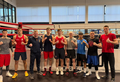 (ФОТО) МЛАДИ СРПСКИ БОКСЕРИ НА ПРИПРЕМАМА у легендарном клубу БК Торпедо у Москви