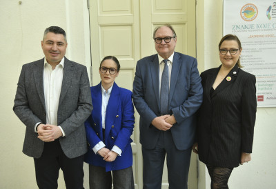 ЕПИДЕМИЈА ХРОНИЧНЕ БОЛЕСТИ БУБРЕГА, У СРБИЈИ 700.000 ОБОЛЕЛИХ Болест без симптома која односи животе ВИШЕ ОД 4.000 ПАЦИЈЕНАТА ЧЕКА НОВУ ШАНСУ