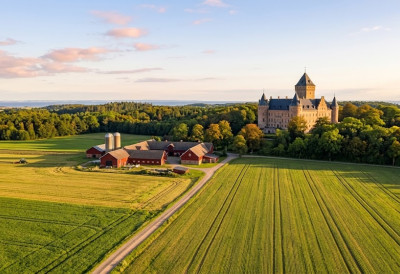 ДВА ПОЉОПРИВРЕДНИКА КУПИЛА ЗЕМЉИШТЕ ОД ПЛЕМИЋА Добили у посед и прави дворац