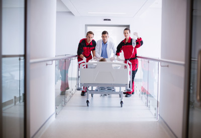 Стравично насиље ПОКОСИО АУТОМОБИЛОМ БИВШУ ЖЕНУ НА РОЂЕНДАН Мајка троје деце на интензивној нези