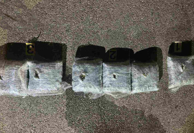 ЗАПЛЕЊЕНО 7,5 КИЛОГРАМА МАРИХУАНЕ Троје иза решетака