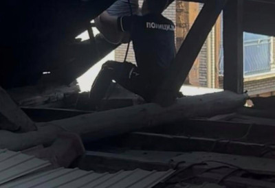 (ФОТО) ПОЛИЦАЈЦИ У ПОСЛЕДЊЕМ ТРЕНУТКУ СПАСИЛИ ЖЕНУ У НОВОМ ПАЗАРУ Секунде делиле од трагедије