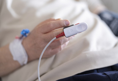 РЕАГУЈТЕ НА ВРЕМЕ И СПАСИТЕ ЖИВОТ Ако осећате ове промене у НОГАМА и  ГРУДИМА хитно се јавите ЛЕКАРУ