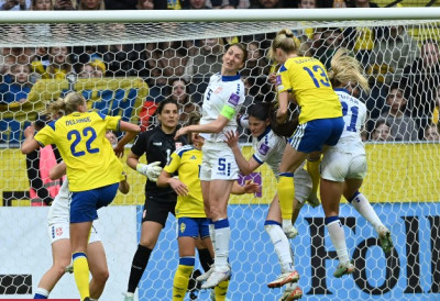 Спектакл пред 40.000 гледалаца СРБИЈА ПОРАЖЕНА ОД ШВЕДСКЕ у квалификацијама за светско првенство