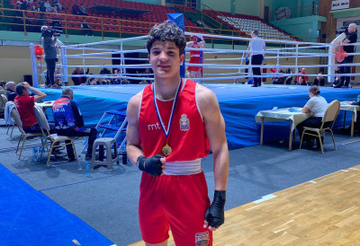 БЕЗ МИЛОСТИ У РИНГУ Боксер Петровграда Гордан Кралик до титуле шампиона преко три прекида