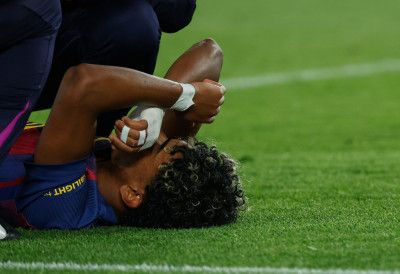 (ФОТО, ВИДЕО) КРАЈ СЕЗОНЕ ЗА ЛАМИНА ЈАМАЛА: Играч Барселоне повредио задњу ложу леве ноге