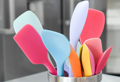 РУСКИЊЕ НЕ КОРИСТЕ СИЛИКОНСКЕ ШПАТУЛЕ САМО ЗА КУВАЊЕ Имају савршен трик који проверено ради- Ставе их на пола сата у замрзивач, а онда креће магија