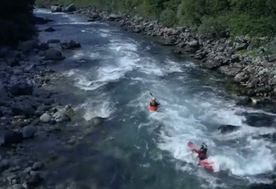 ТРАГЕДИЈА НА СПУСТУ ТАРОМ Жена страдала у набујалој реци након превртања више кануа ПРИЈАТЕЉИ НЕУСПЕШНО ПОКУШАЛИ ДА ЈЕ СПАСУ