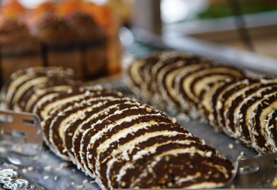 НАЈЈЕДНОСТАВНИЈИ ШАРЕНИ КОКОС РОЛАТ! Брз и једноставан десерт на ускршњој трпези