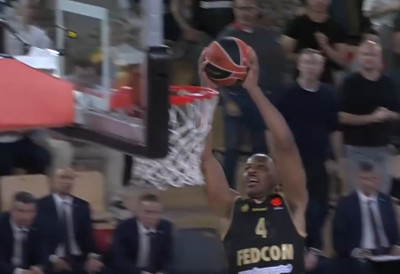 ПОДВИГ МОНАКА: Са осам играча победио Барселону