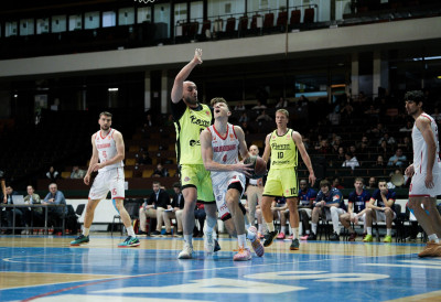 КОШАРКАШИ ВОЈВОДИНЕ ОДБРАНИЛИ ДОМАЋИ ТЕРЕН ПРОТИВ БОРЦА У КЛС Стајчић и Савановић заблистали