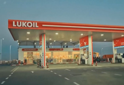 РУСКЕ ПУМПЕ НЕОМЕТАНО РАДЕ Амерички OFAC продужио лиценцу за рад Лукоилу до 29. октобра