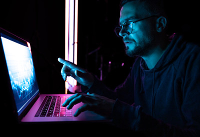 АИ РАЗОТКРИВА АНОНИМНЕ ПРОФИЛЕ Више се не можете сакрити иза лажног имена на интернету!