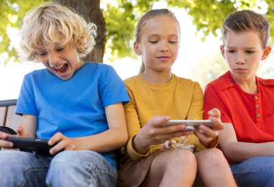 КРАЈ ПРИВАТНОСТИ ИЛИ ВЕЋА БЕЗБЕДНОСТ? Мета омогућила увид родитељима у преписке са вештачком интелигенцијом ЕВО КАКО СИСТЕМ ФУНКЦИОНИШЕ