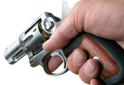 РАЗБОЈНИК И ДАЉЕ У БЕКСТВУ Уз претњу пиштољем опљачкана банка ДРАМА НА БУЛЕВАРУ ДР ЗОРАНА ЂИНЂИЋА