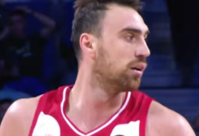 НИКОЛА МИЛУТИНОВ МВП: Играч Олимпијакоса најкориснији играч првих мечева четвртфинала Евролиге