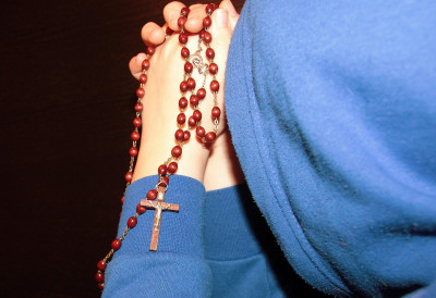 ЖИТЕЉИ КАТАНЦАРА У НЕВЕРИЦИ: МАЈКА С ТРОЈЕ МАЛИШАНА СКОЧИЛА У СМРТ У рукама држала бебу и бројаницу ЛЕКАРИ СЕ БОРЕ ДА СПАСУ ЋЕРКУ (6)