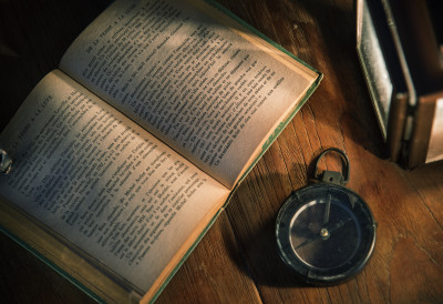 НОВОСАЂАНКА ТРАГА ЗА ВЛАСНИКОМ УСПОМЕНЕ Ко су Стеван и Соња и зашто је њихова посвета стара три деценије завршила на аукцији?