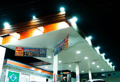 ДИЗЕЛ ОТИШАО НЕБУ ПОД ОБЛАКЕ Хаос у ОВОЈ европској земљи! Владина „КОЧНИЦА“ немоћна, ЦЕНЕ ГОРИВА обарају све рекорде!