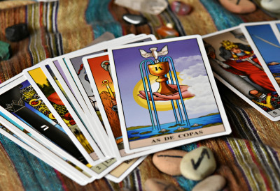 Карте за МАЈ су бачене! ТАРОТ НАЈАВЉУЈЕ 31 ДАН У ЗНАКУ НОВЦА Један знак се решава ТОКСИЧНИХ пријатеља, а ево ко треба да се ЧУВА издаје!