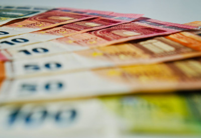 ЧЕТИРИ ГРУПЕ ГРАЂАНА ДАНАС МОГУ ДА ДИГНУ НОВАЦ СА ШАЛТЕРА БАНКЕ ПОШТАНСКЕ ШТЕДИОНИЦЕ Креће исплата социјалних давања