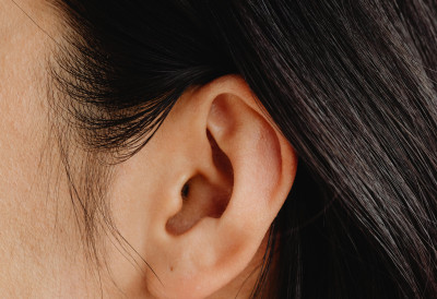 НИЈЕ САМО СТАРЕЊЕ Ова промена на уху може бити ОЗБИЉНО УПОЗОРЕЊЕ ЗА БОЛЕСТИ СРЦА