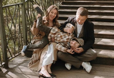 На друштвеним мрежама ИДИЛА, а у стварности ХОРОР Језив случај ПОРОДИЧНОГ НАСИЉА НАД 2 МАЛИШАНА У КОМШИЛУКУ Дете заплакало у тржном центру, а онда је КЛУПКО ПОЧЕЛО ДА СЕ ОДМОТАВА