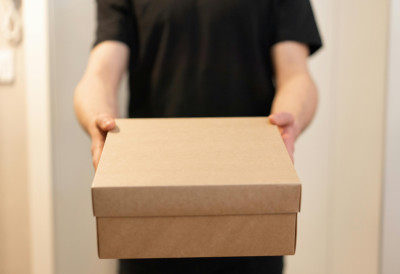 СТИЖУ ПАКЕТИ СОЛИДАРНЕ ПОМОЋИ ЗА РУМСКЕ ПЕНЗИОНЕРЕ Преузимање неће бити могуће без овога