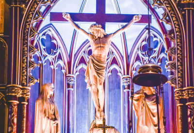 Једини дан у години кад Католичка црква нема свету мису СУТРА ЈЕ ВЕЛИКИ ПЕТАК ПО ГРЕГОРИЈАНСКОМ КАЛЕНДАРУ Београдски надбискуп Немет предводиће Обред у Цркви Светог Анте