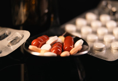 ВЕШТАЧКА ИНТЕЛИГЕНЦИЈА ПРАВИ ЛЕКОВЕ, ТЕСТИРАЊЕ КРЕЋЕ УСКОРО НА ЉУДИМА Компанија оптимистична, ево колико је новца уложено у првој фази