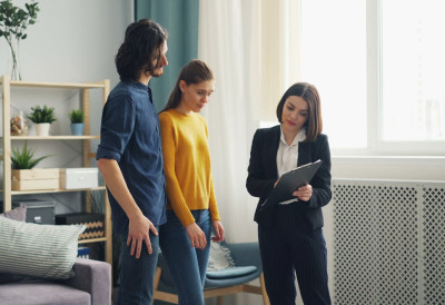 ПЛАНУЛО 6.645 СТАМБЕНИХ КРЕДИТА ЗА МЛАДЕ, НАЈАВЉЕНО НОВИХ 300 МИЛИОНА ЕВРА Нови Сад други на "листи жеља", а млади све више купују куће и имања- Ево и да ли услови остају исти!