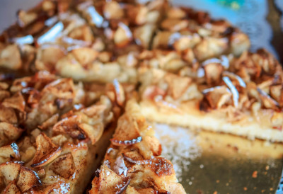 Једноставност уз мирис детињства ЧУПАВA КАТA С ЈАБУКАМА Бакин рецепт који никад не излази из моде!