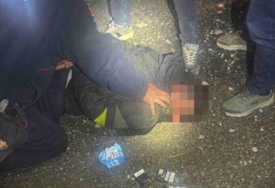 УХАПШЕН ТРОСТРУКИ УБИЦА Потера за младићем из Рожаја трајала читав дан, мотиви злочина и даље непознати МЕЂУ УБИЈЕНИМА И НОВОПАЗАРАЦ, ДРЖАВЉАНИН СРБИЈЕ